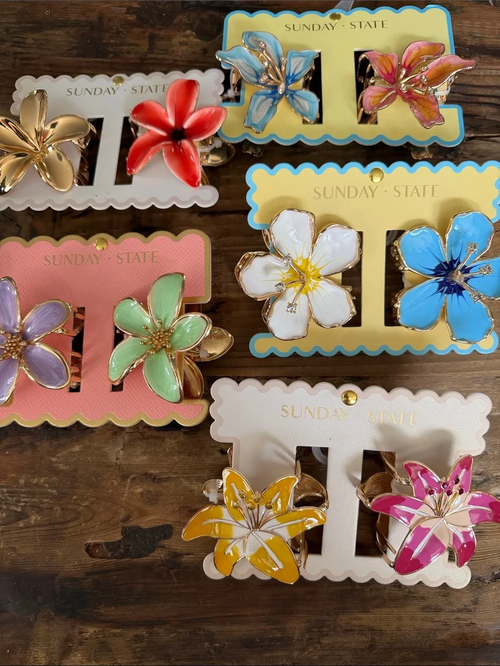 Buyers Pick! Sunday State Floral Statement Hair Clips - Picture 1 of 6